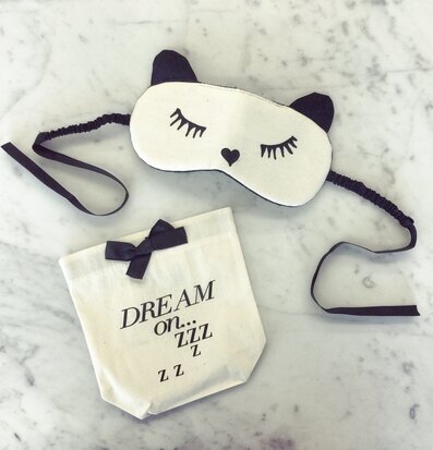 Sovmask Dream On Zzz från Bag All på marmorerad yta