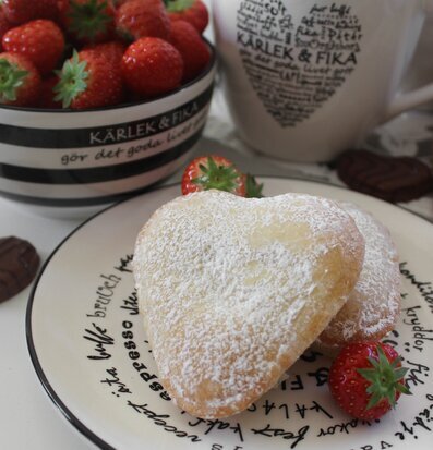 Assiett Kärlek & Fika från Majas Cottage med jordgubbar