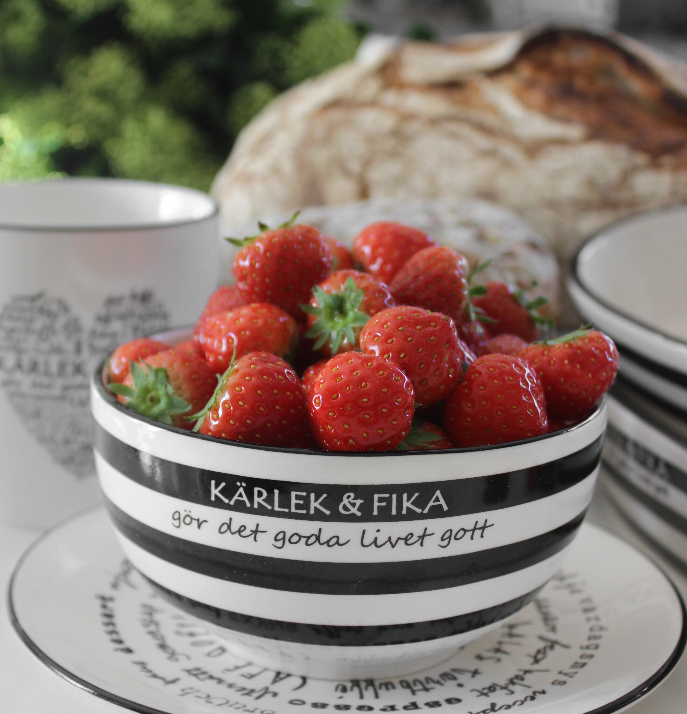 Skål Kärlek & Fika från Majas Cottage med jordgubbar