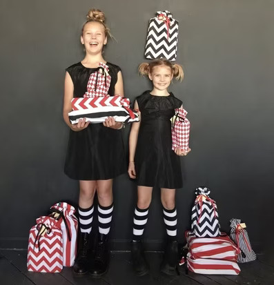 Presentpåsar 3-Pack Röd/Svart från Bag All i användning