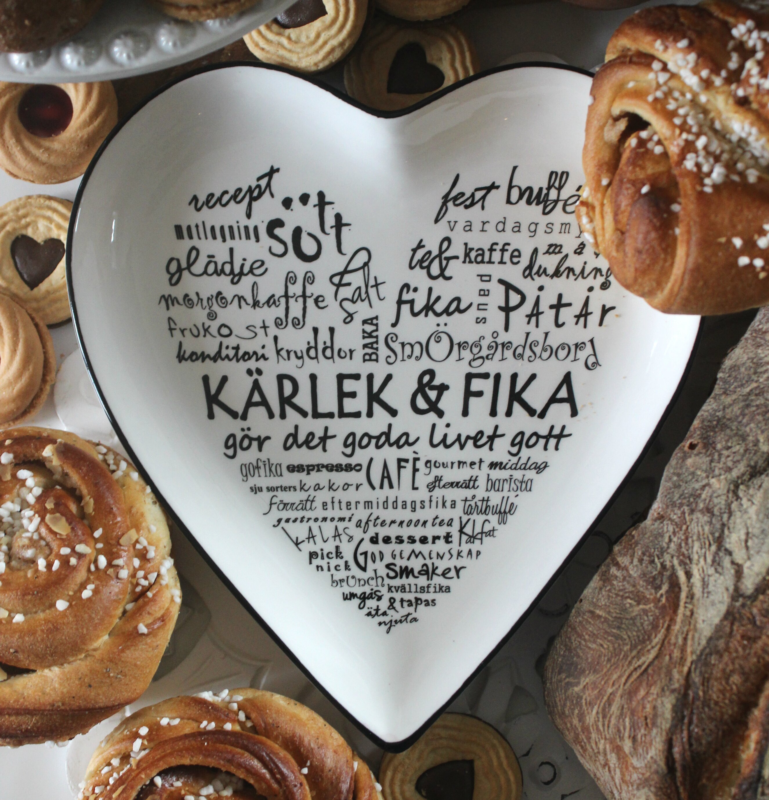 Fat Kärlek & Fika från Majas Cottage med bakverk och fika