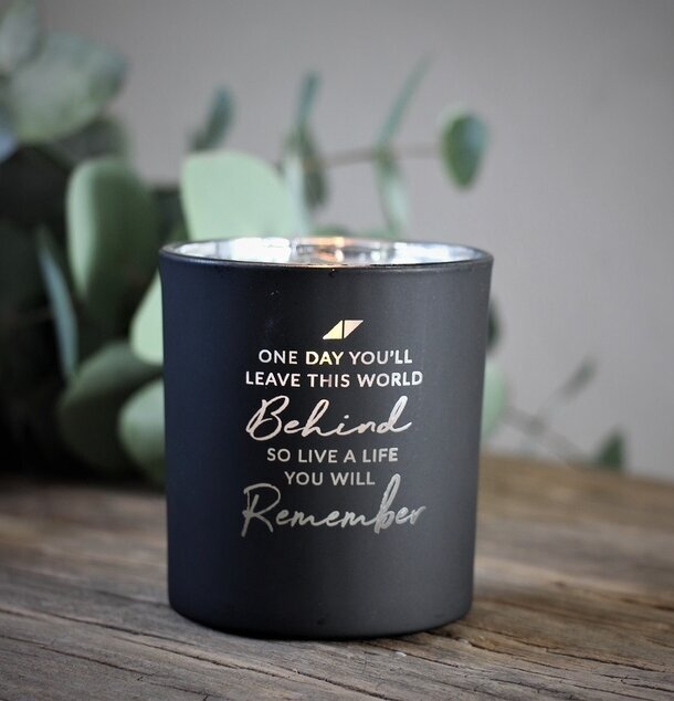 Ljuslykta Avicii - In Loving Memory från Majas Cottage