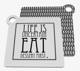 Skärbräda Life Is Uncertain från La Shelf med inspirerande text