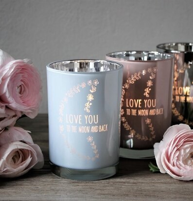 Ljuslykta - Moon Rosa från Majas Cottage på rustik träyta