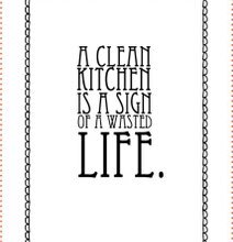 Kökshandduk A Clean Kitchen från La Shelf med humoristisk text