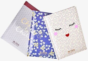 Tre designvarianter av Skrivbok A5 Rice från varumärket Rice