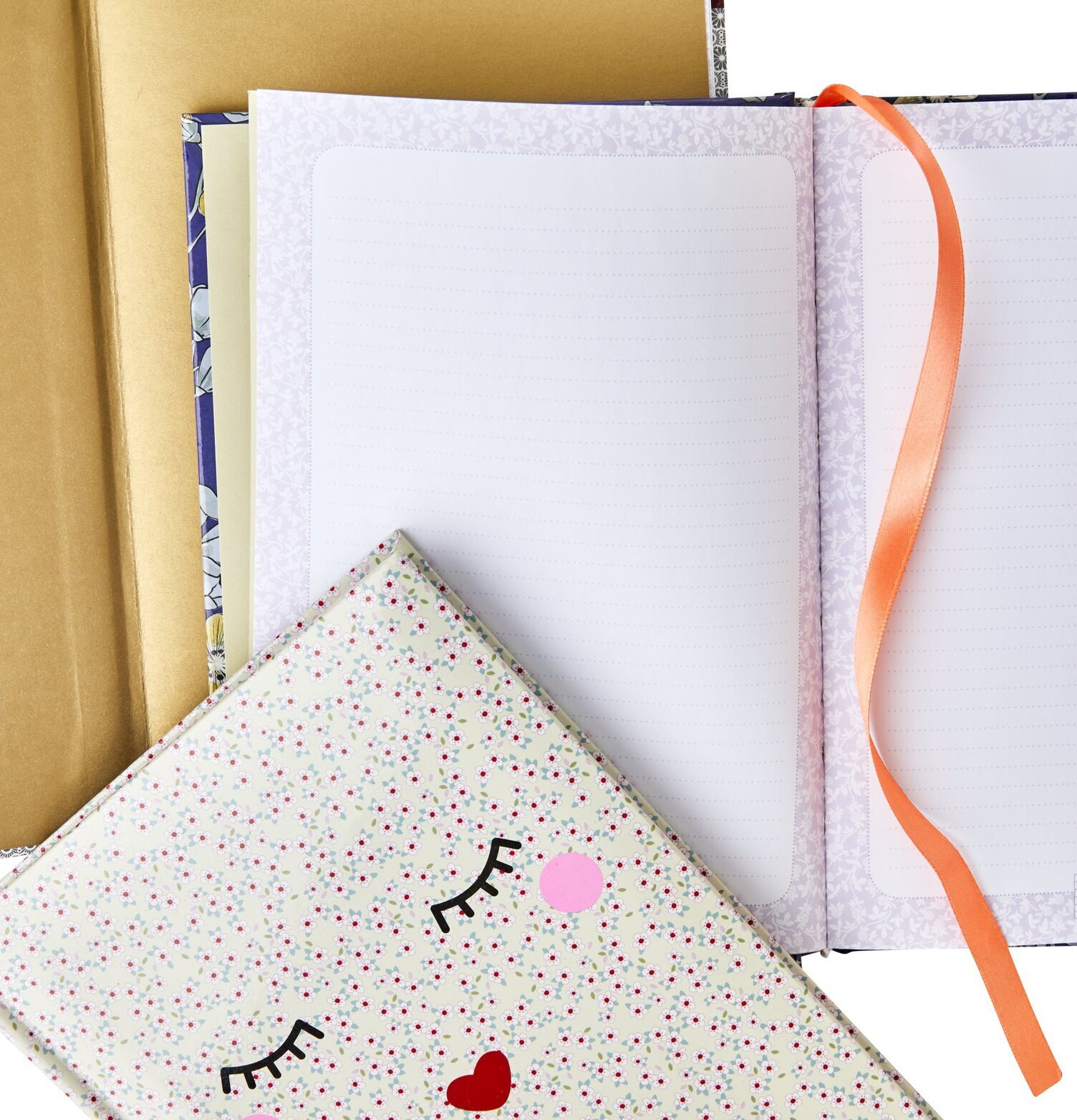 Skrivbok A5 Rice med färgglada prickar och bokmärkesband