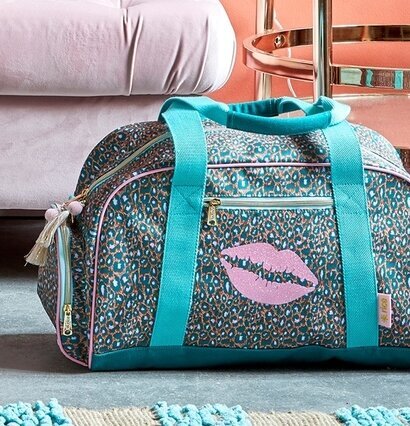 Resväska Leopard Print från Rice med färgglatt mönster