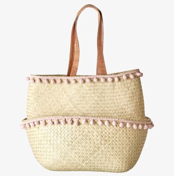 Raffia Korg Pom Pom från Rice med ljusrosa pom poms