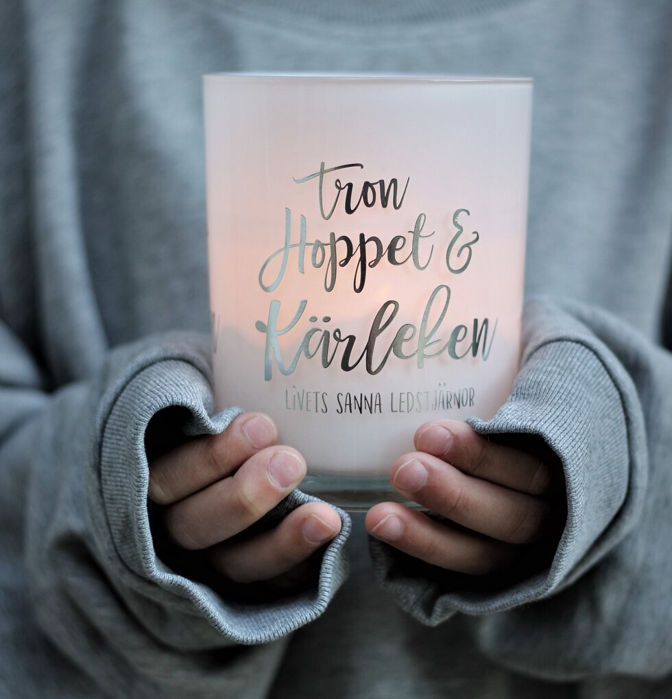 Ljuslykta Tron Hoppet & Kärleken från Majas Cottage