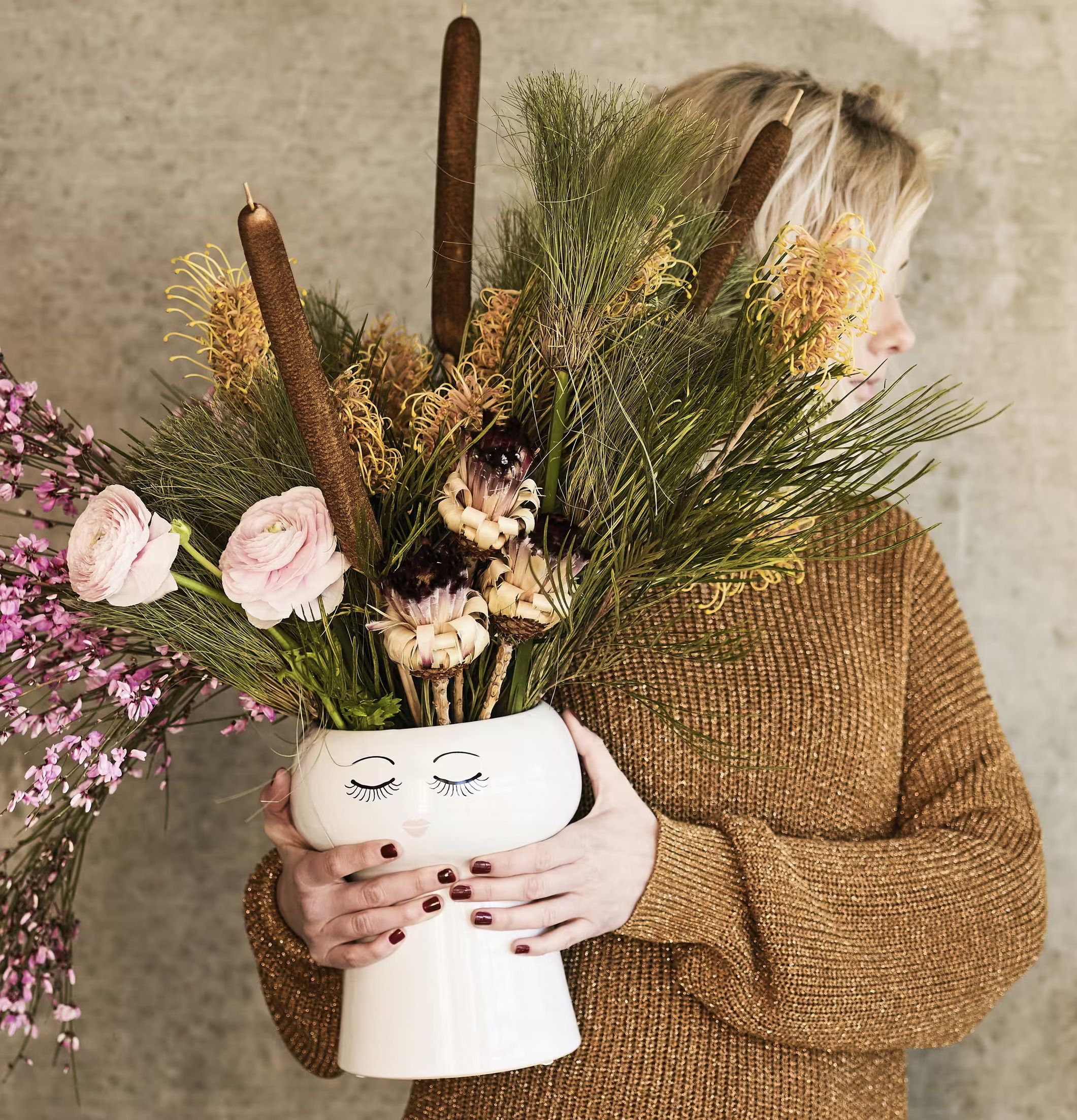 Blomkruka På Fot - Closed Eyes från Miss Etoile med blommor