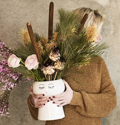 Blomkruka På Fot - Closed Eyes från Miss Etoile med blommor