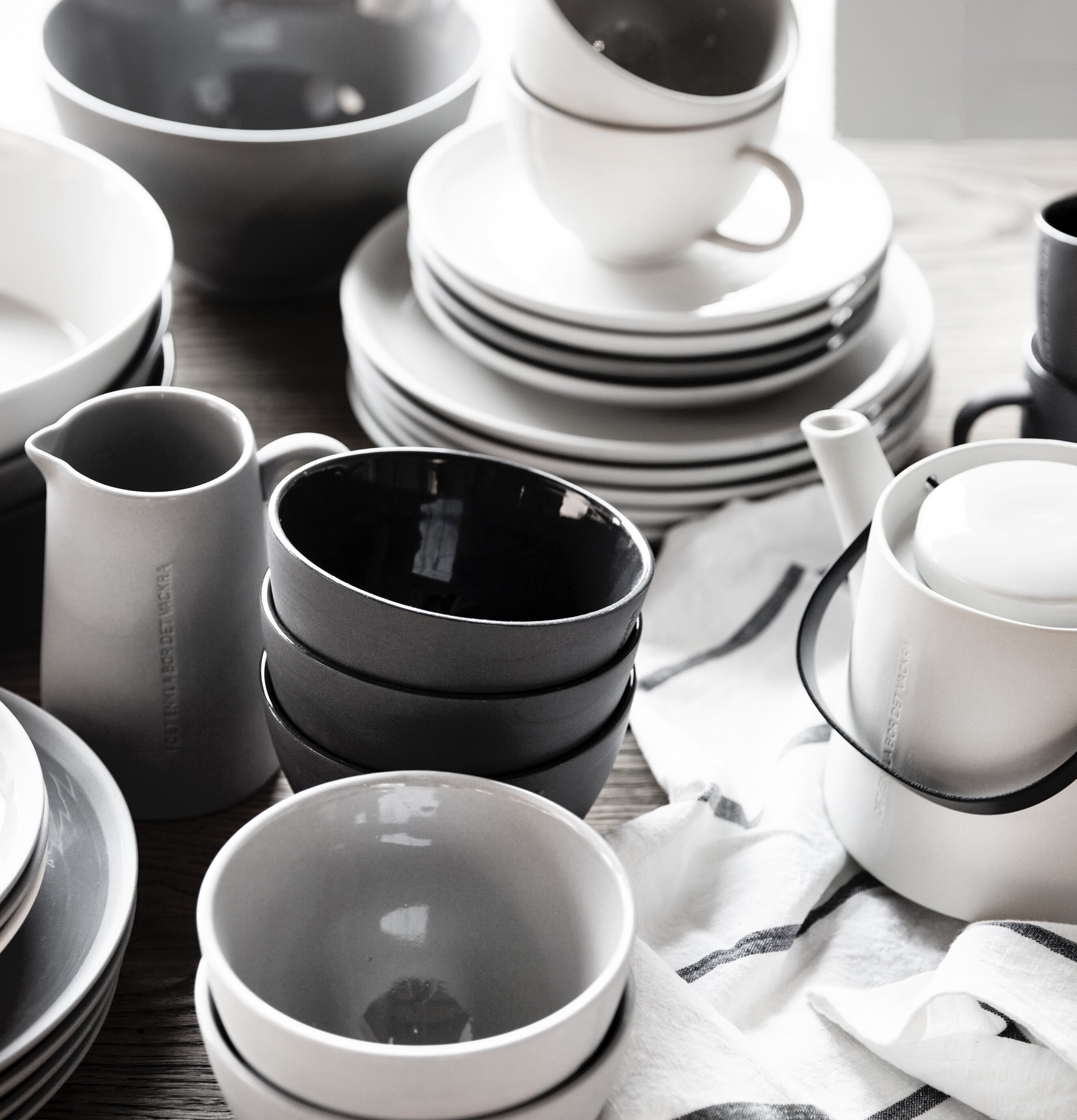 Kökshandduk Mörkgrå/Vit från Ernst i ett modernt kök