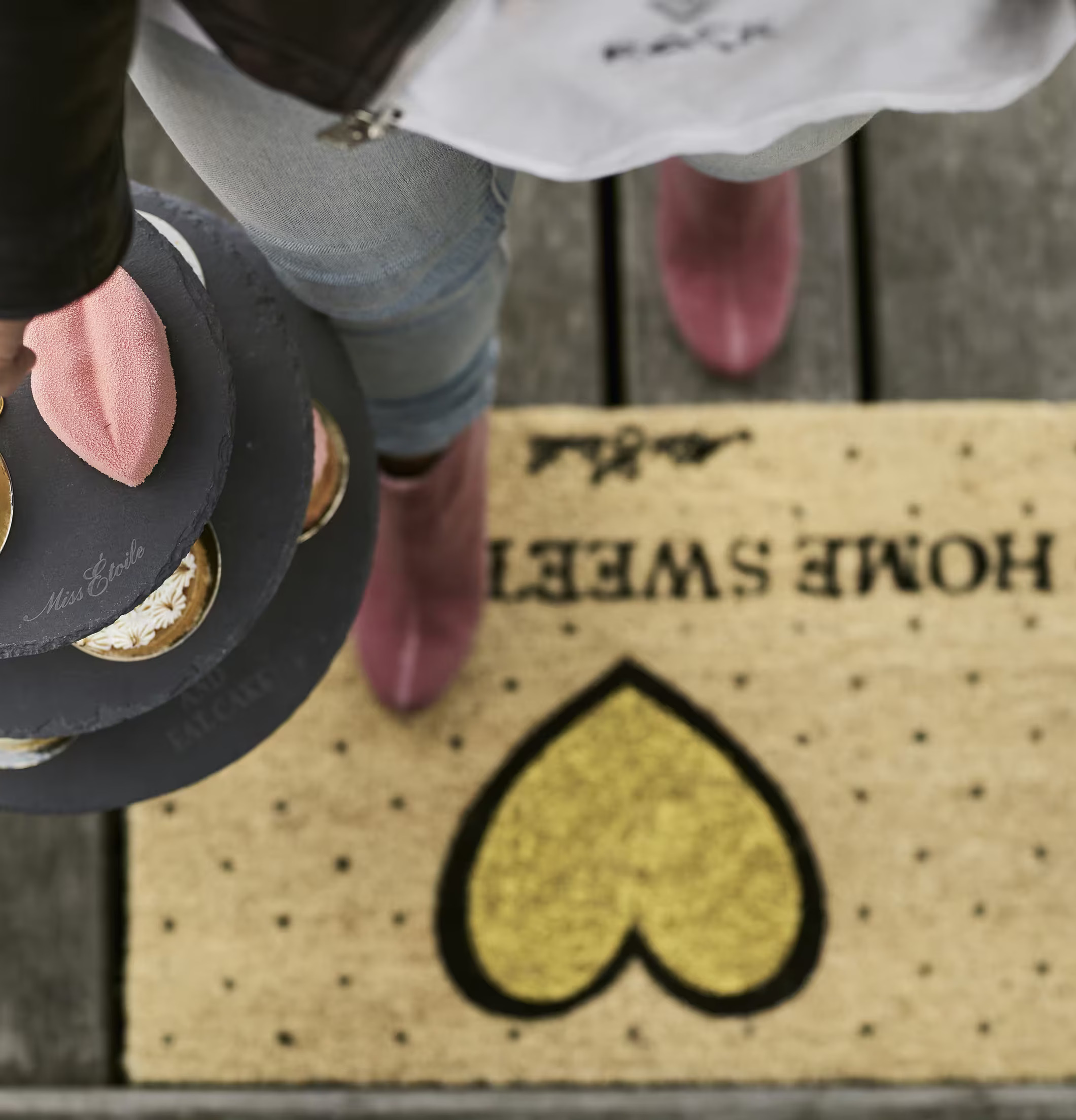 Dörrmatta - Home Sweet Home från Miss Etoile på träterrass