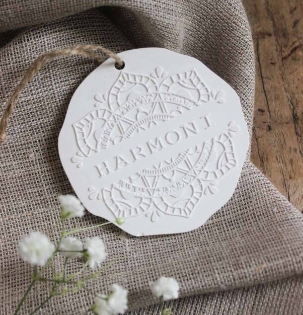 Doftmandala Harmoni från Majas Cottage på säckväv med blommor