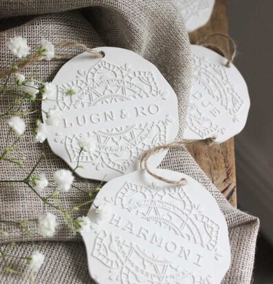 Doftmandala Lugn & Ro från Majas Cottage på linnebakgrund