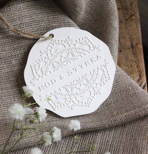 Doftmandala Mod & Styrka från Majas Cottage med blommor