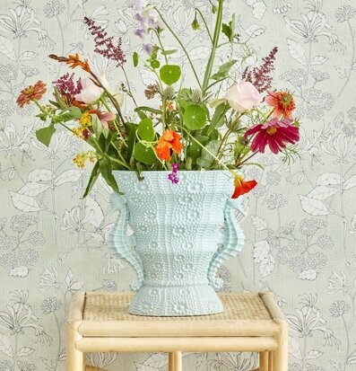 Vas - Seahorse Shape från Rice med blommor på träbord