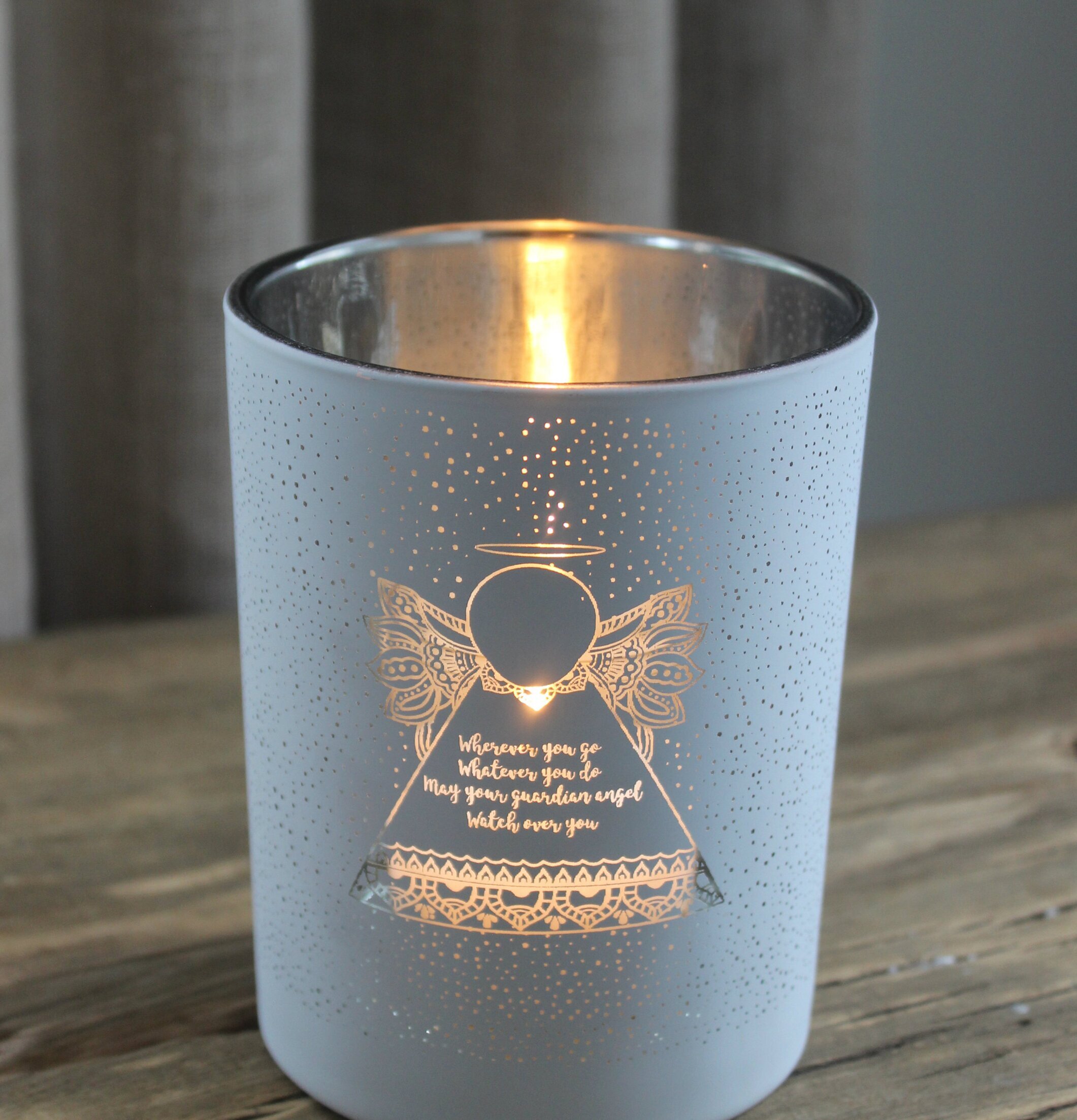 Ljuslykta Guardian Angel från Majas Cottage med ängelmönster