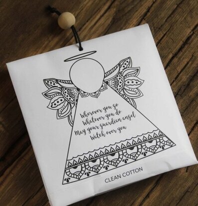 Doftpåse Guardian Angel från Majas Cottage på rustik träyta