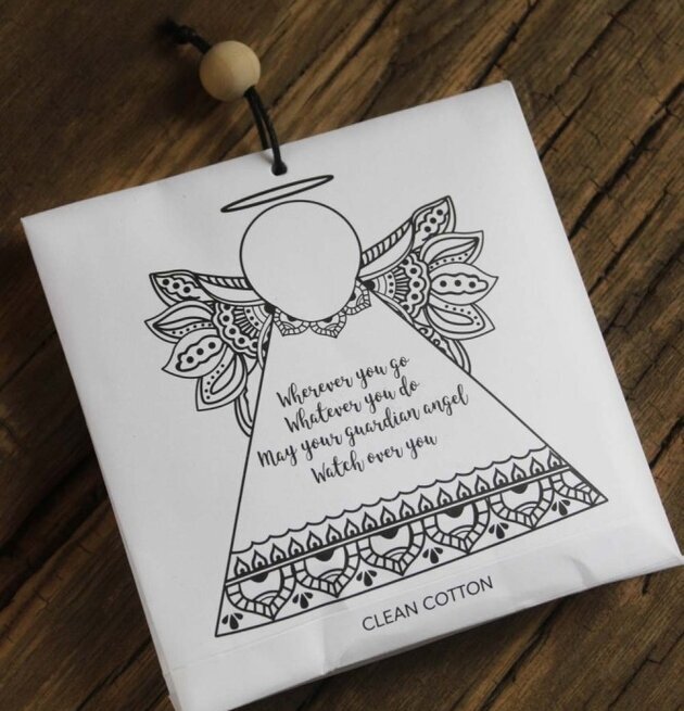 Doftpåse Guardian Angel från Majas Cottage på rustik träyta