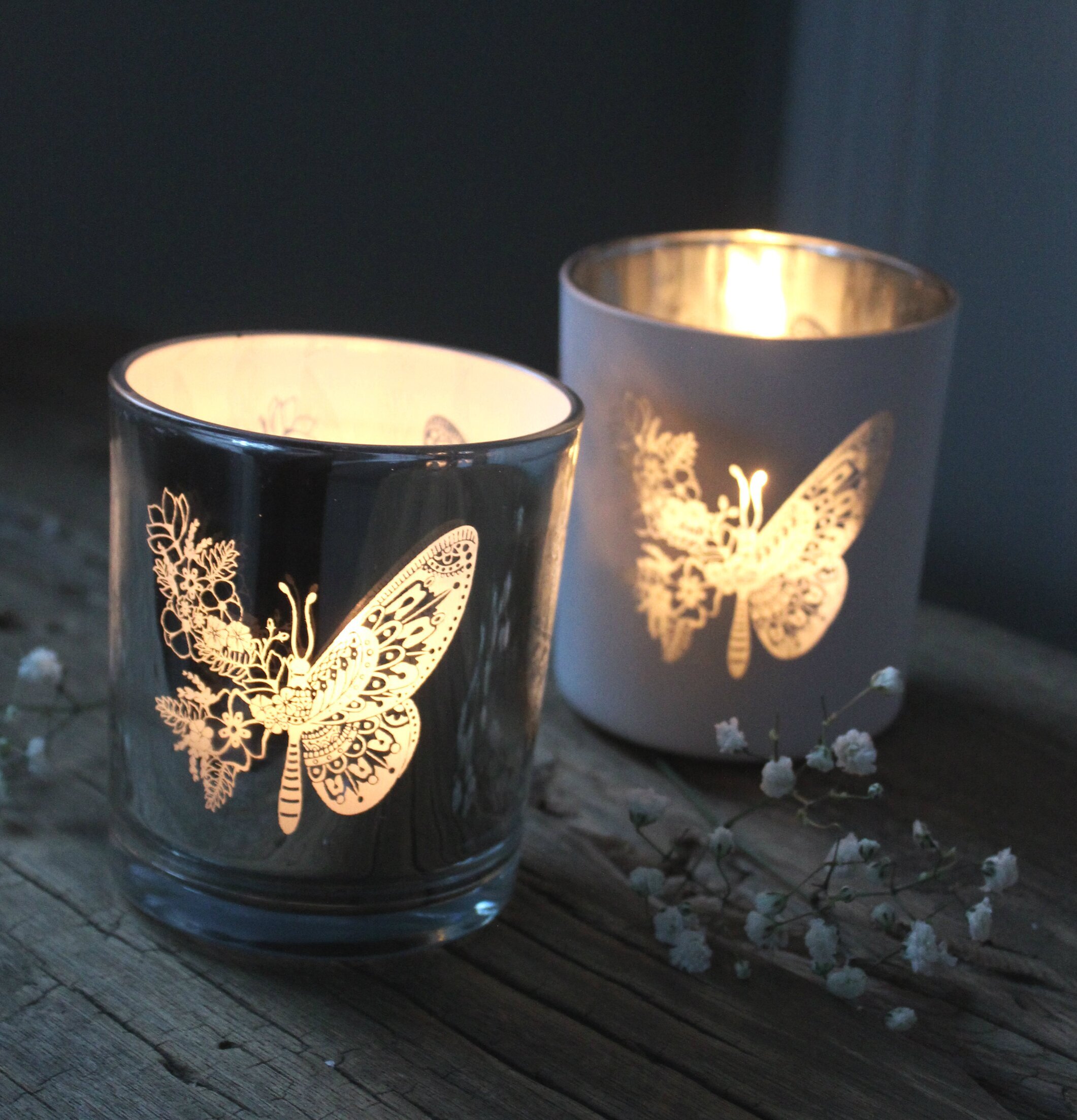 Ljuslykta Butterfly Flowers från Majas Cottage på träyta