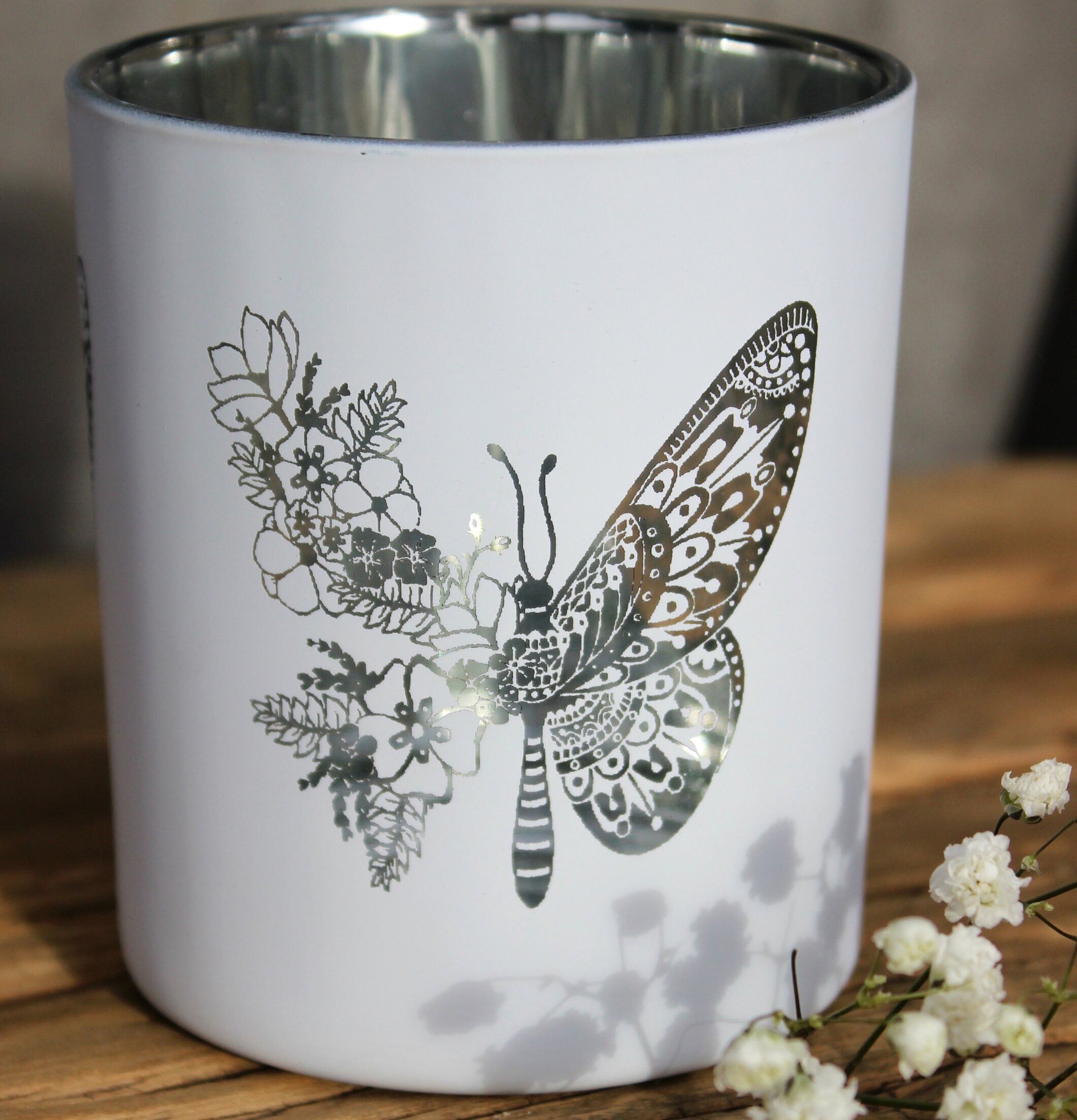 Ljuslykta Butterfly Flowers från Majas Cottage på träyta