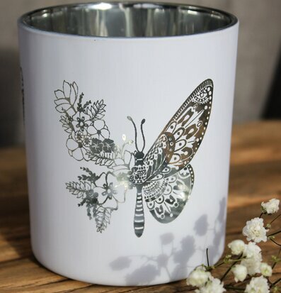 Ljuslykta Butterfly Flowers från Majas Cottage på träyta