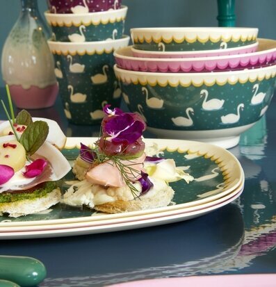 Liten Skål Swan Print Khaki från Rice i en elegant uppsättning
