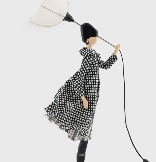 Bordslampa Konsta från Skitso med konstnärlig design