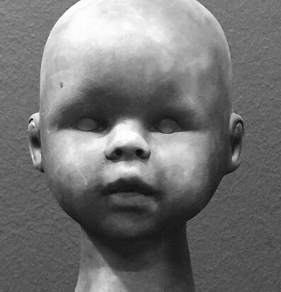 Rakudoll Svart från Hammar Posse, en minimalistisk byst