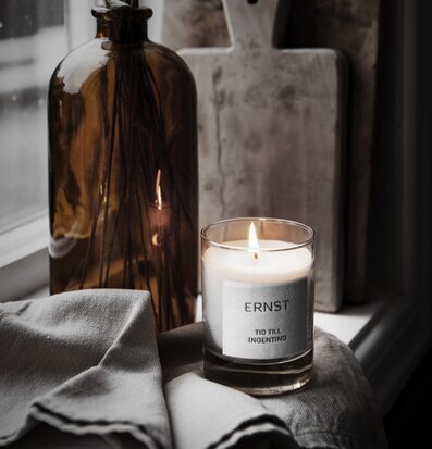 Doftljus - Lycka I Det Lilla från Ernst på fönsterbräda