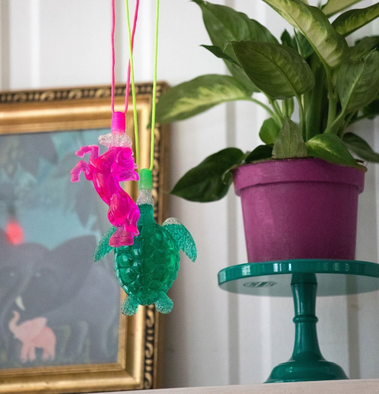 Såpbubblor från Rice: sköldpadda och enhörning i neonfärger