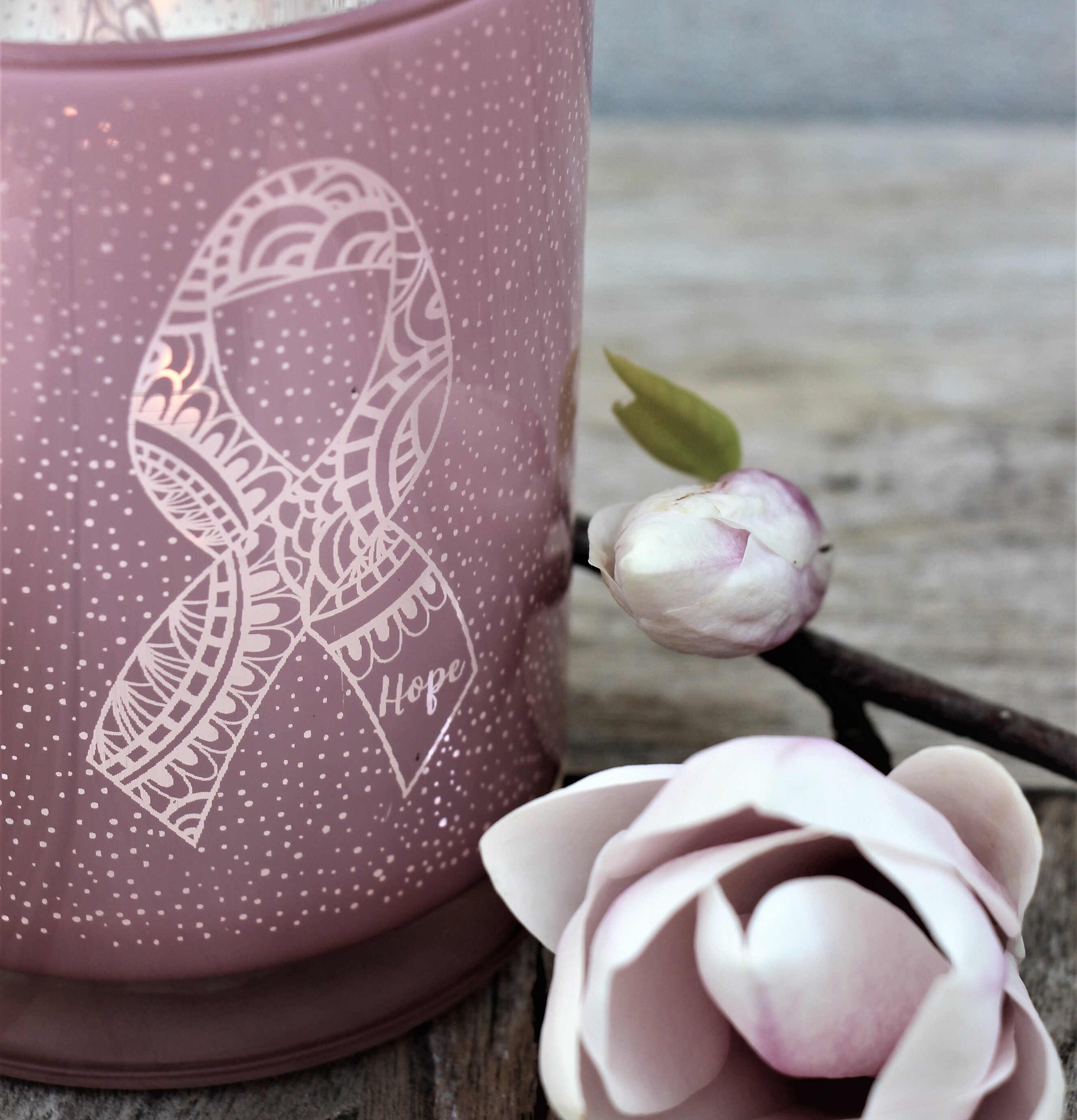 Pink Ribbon - Majas Cottage ljuslykta med rosa bandmönster