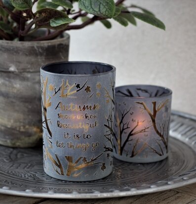 Bild av stämningsfull inredning med ljuslyktor