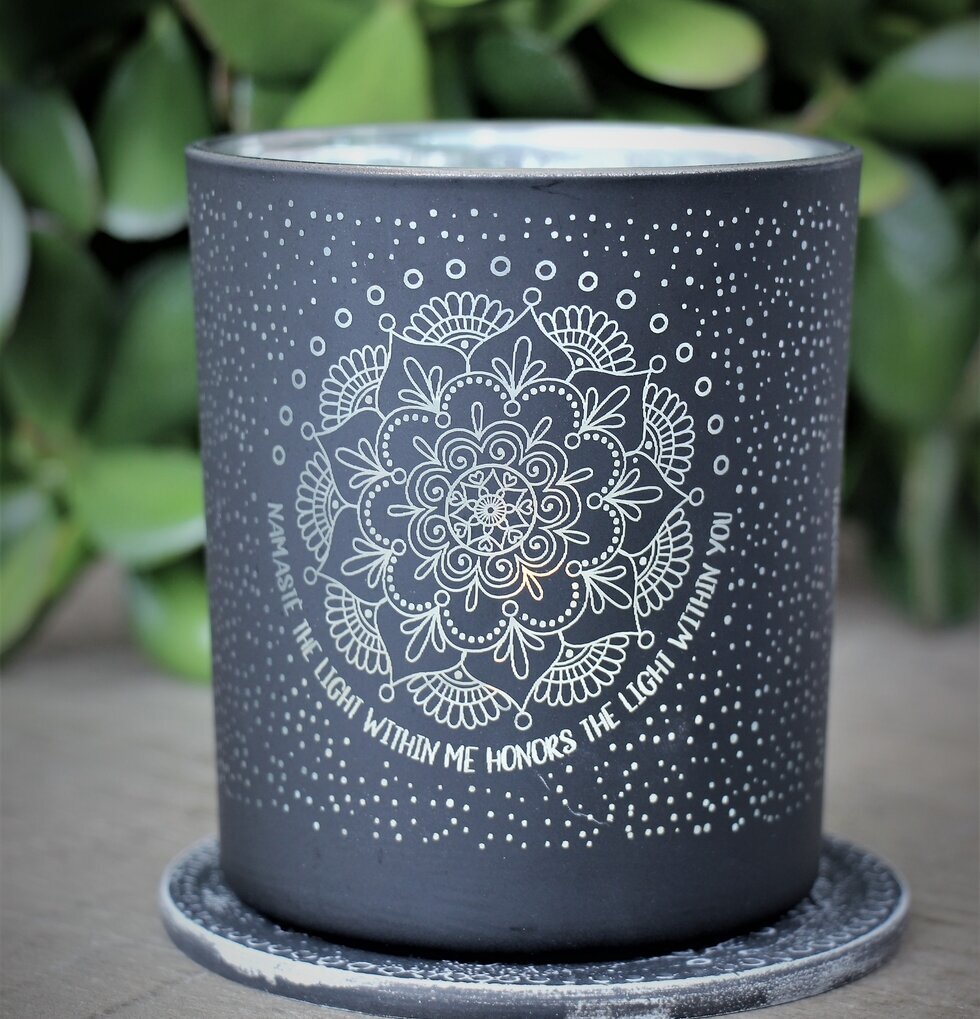 Ljuslykta Namaste Mandala från Majas Cottage med mandalamönster