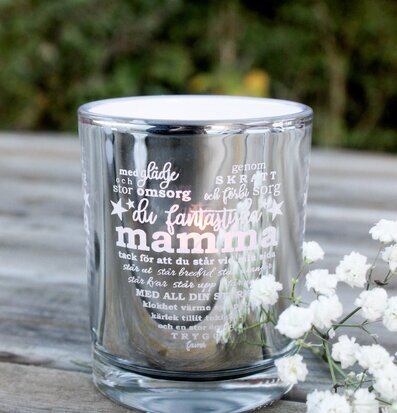 Ljuslykta Mamma Silver från Majas Cottage på rustik träyta