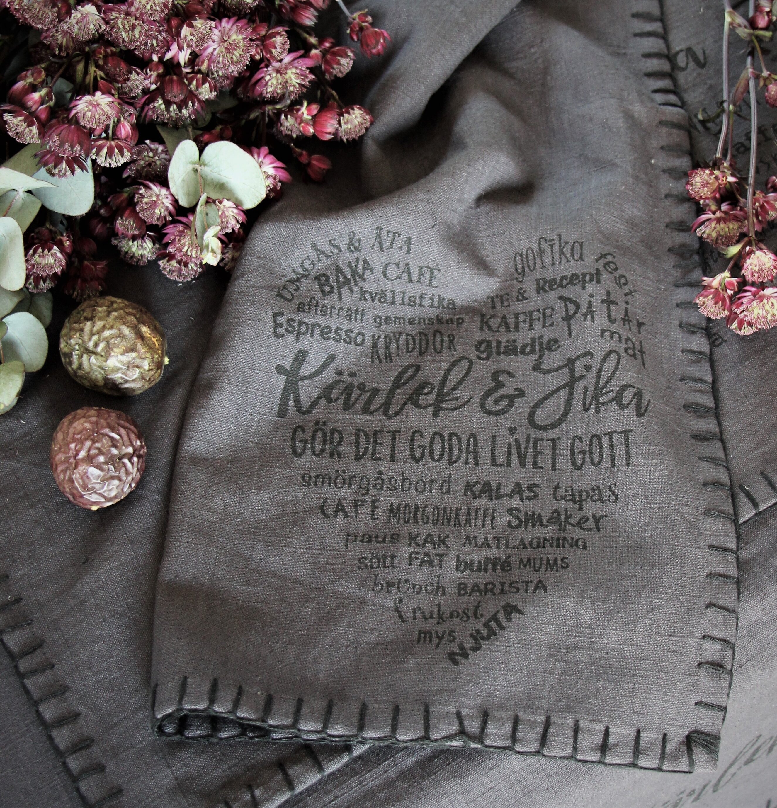 Kökshandduk Kärlek & Fika från Majas Cottage med tryck