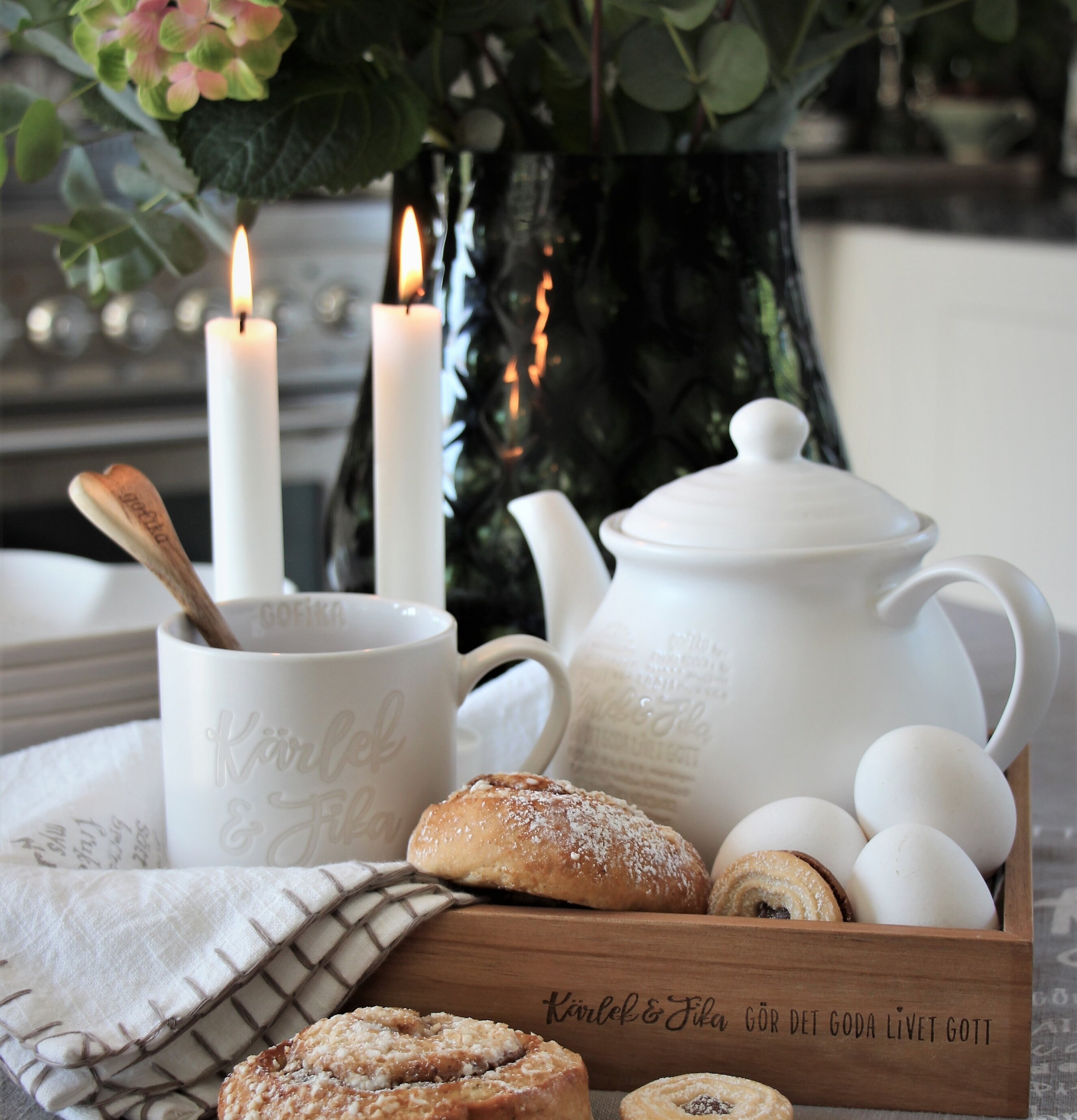 Bricka Kärlek & Fika från Majas Cottage med frukostscen