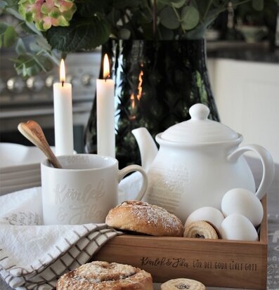 Bricka Kärlek & Fika från Majas Cottage med frukostscen
