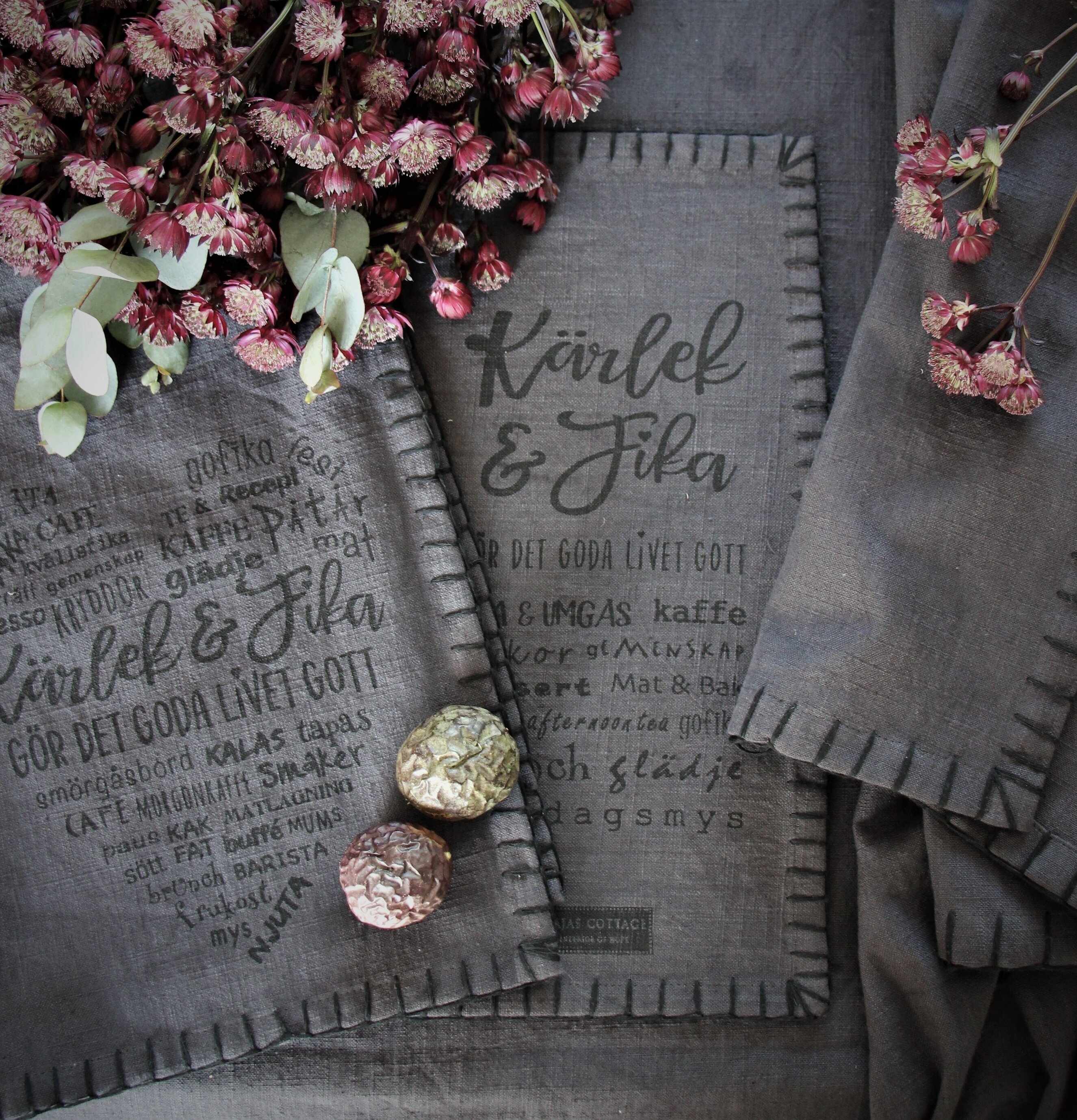 Bordstablett Kärlek & Fika från Majas Cottage med dekor