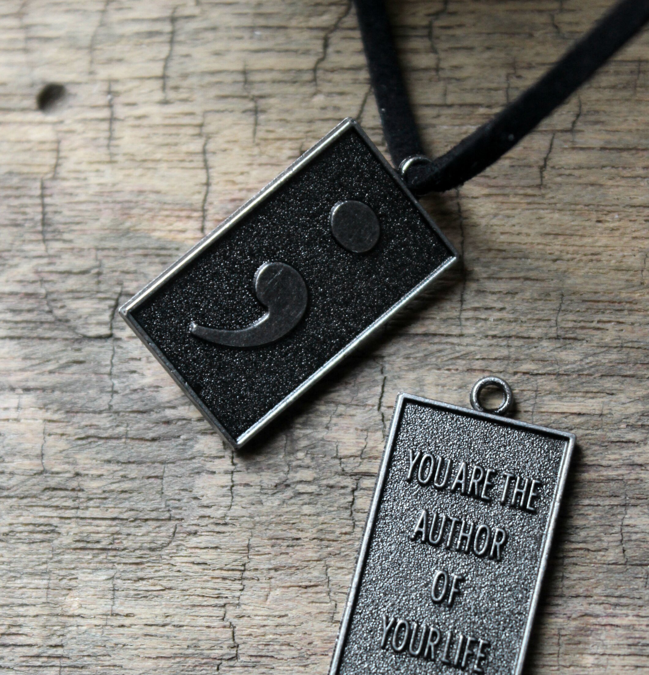 Lykta Warrior från Majas Cottage på rustik träbakgrund