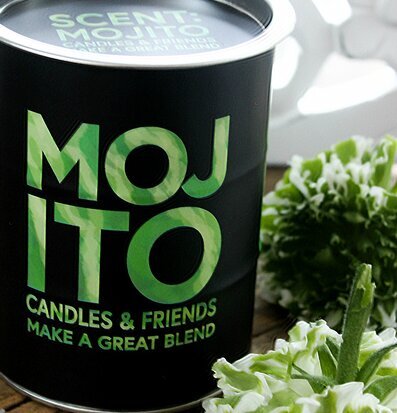 Doftljus Mojito från Majas Cottage på rustikt träbord