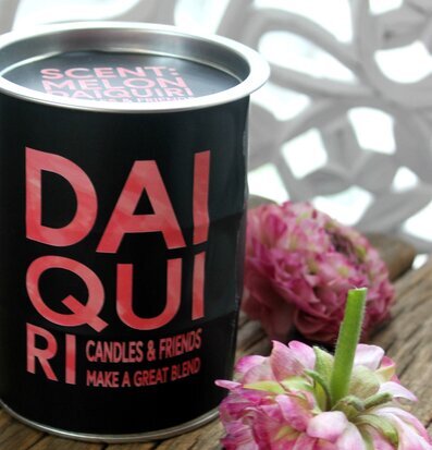 Doftljus Daiquiri från Majas Cottage i svart metallbehållare