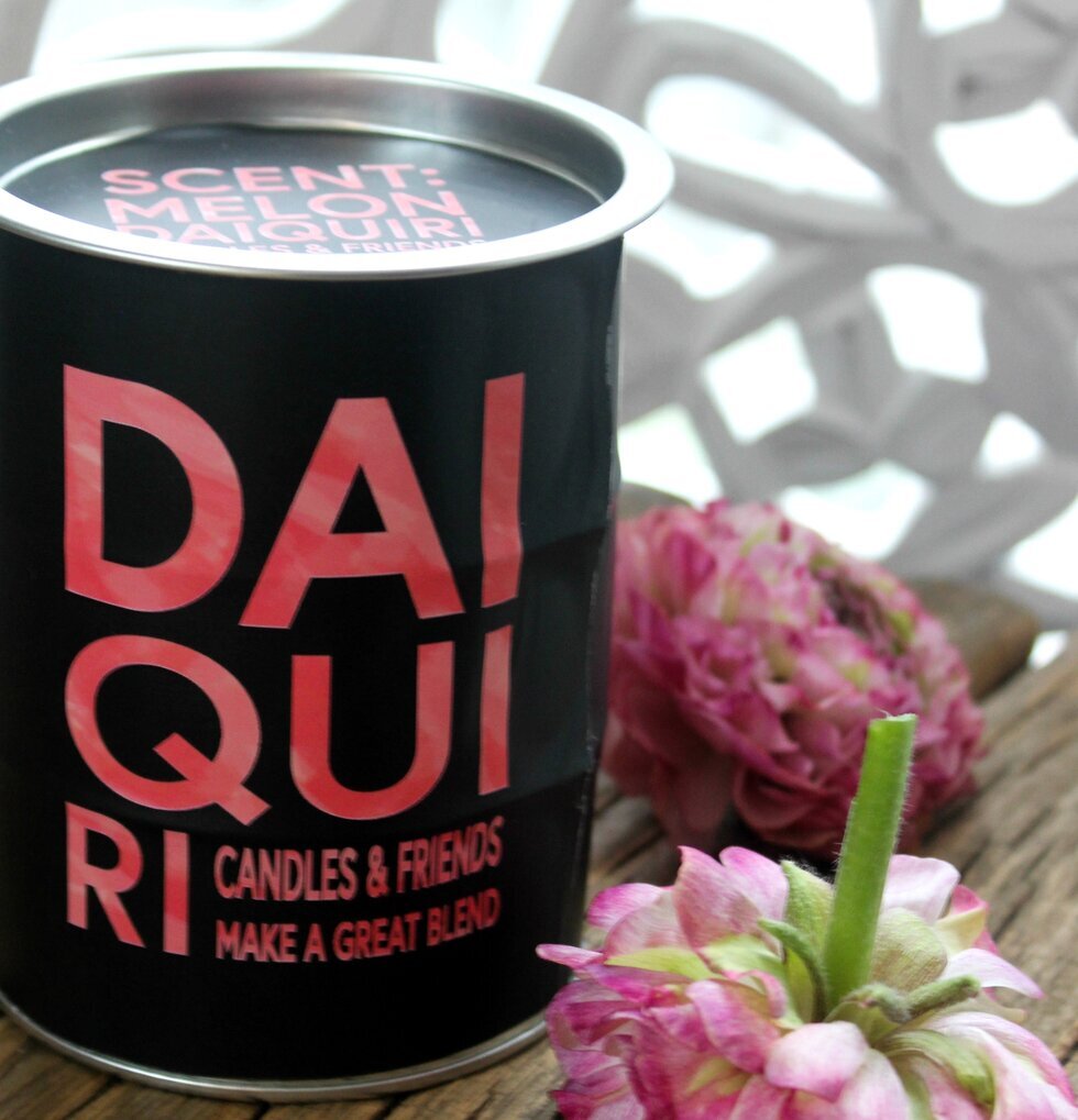 Doftljus Daiquiri från Majas Cottage i svart metallbehållare