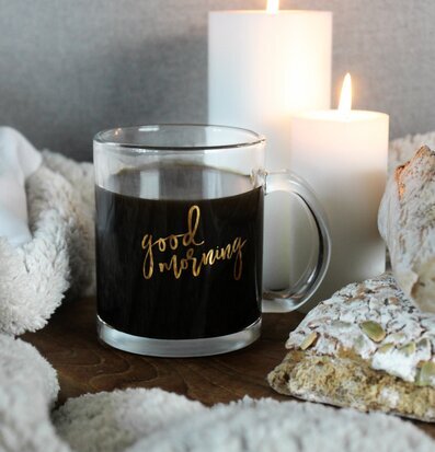 Glasmugg Goodmorning från Majas Cottage med guldfärgad text