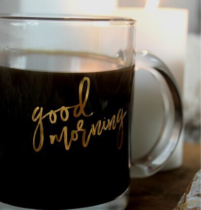 Glasmugg Goodmorning från Majas Cottage med guldig text