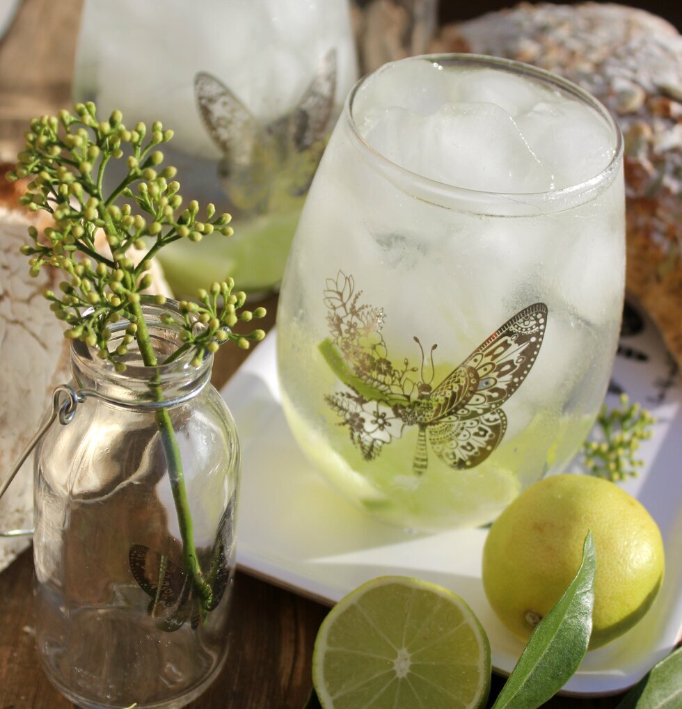 Dricksglas Butterfly 2-Pack från Majas Cottage på utomhusbord