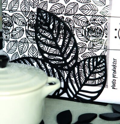 Servettställ Löv från Pluto Produkter i svart metall