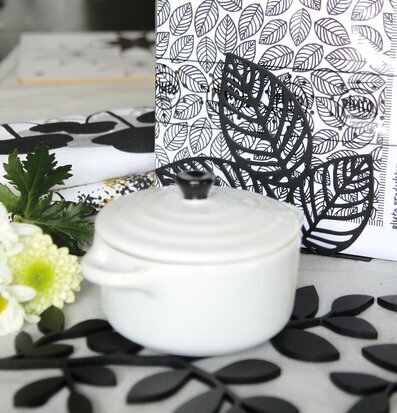 Servettställ Löv från Pluto Produkter med stilren lövdesign